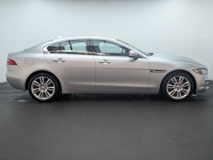2025 Jaguar Xe