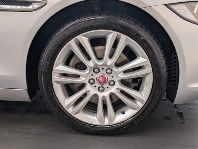 2025 Jaguar Xe