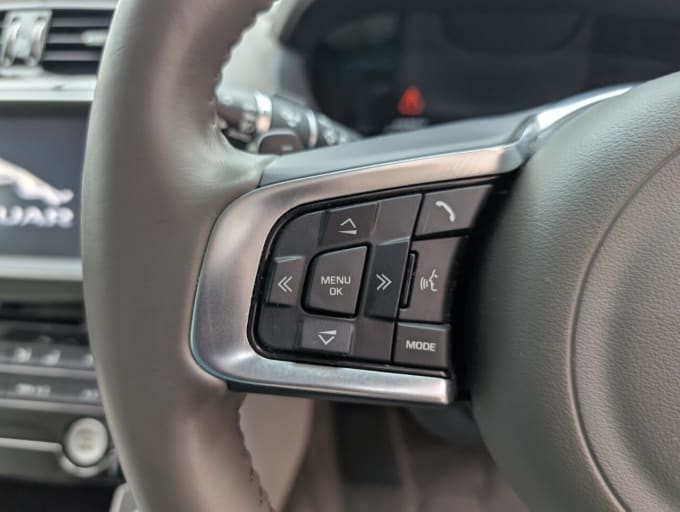 2025 Jaguar Xe