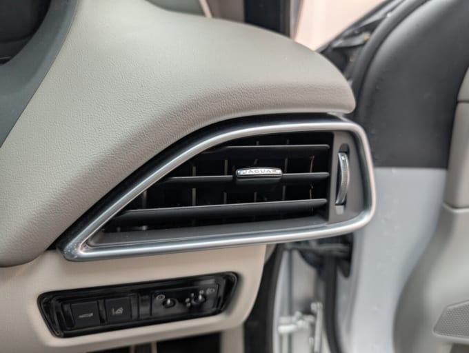 2025 Jaguar Xe