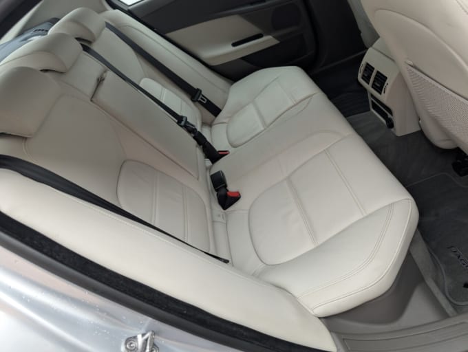 2025 Jaguar Xe