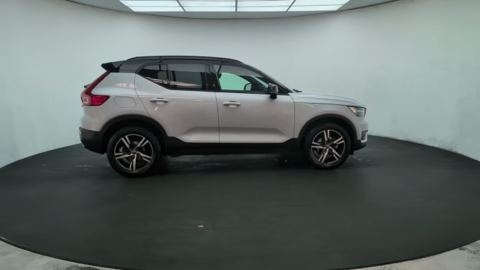 2025 Volvo Xc40