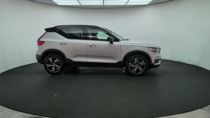 2025 Volvo Xc40