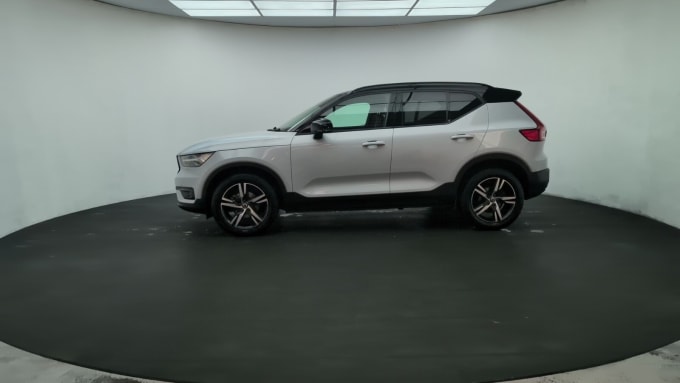 2025 Volvo Xc40