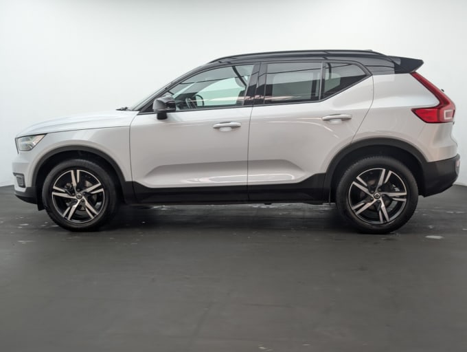 2025 Volvo Xc40