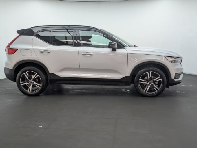 2025 Volvo Xc40