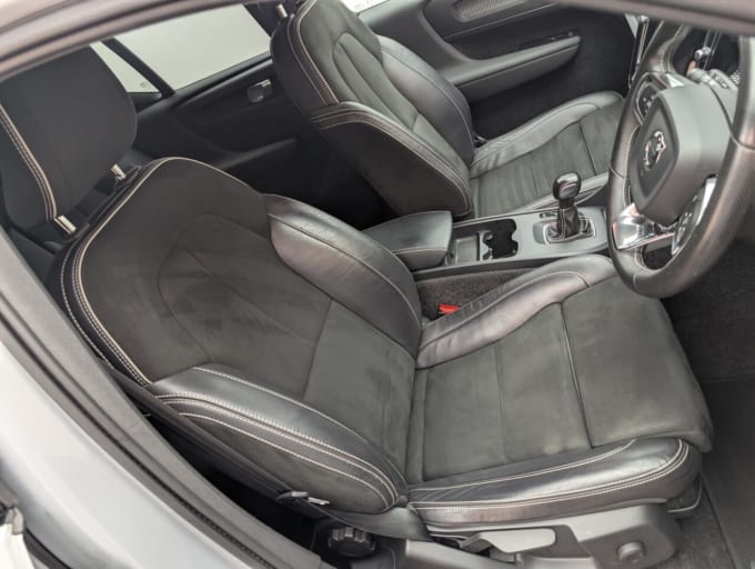 2025 Volvo Xc40