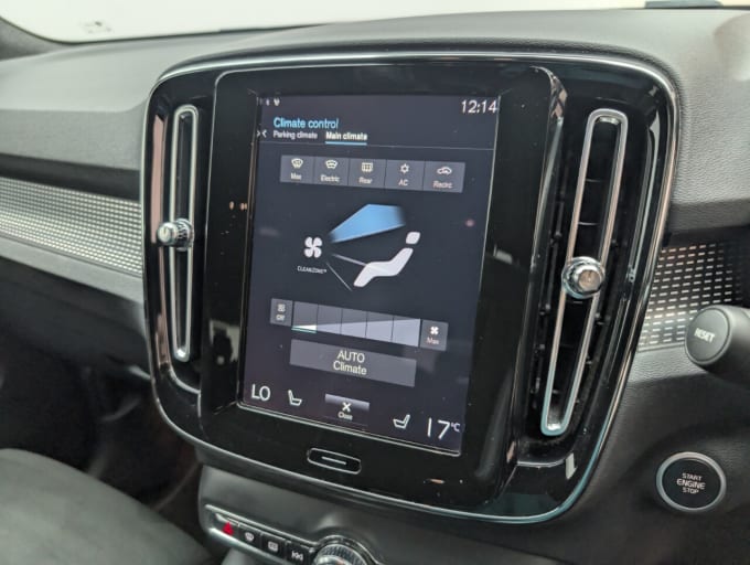 2025 Volvo Xc40