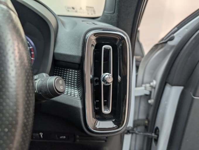 2025 Volvo Xc40