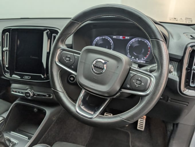2025 Volvo Xc40