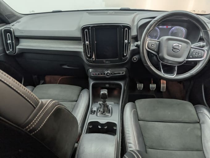 2025 Volvo Xc40