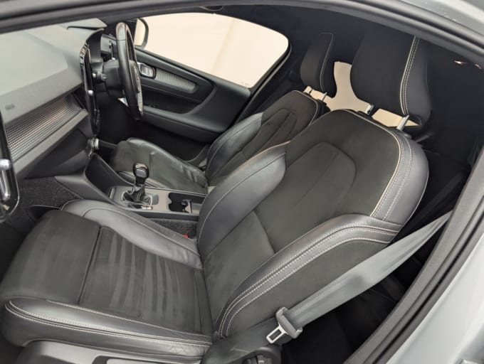 2025 Volvo Xc40