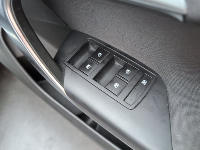 2025 Vauxhall Insignia