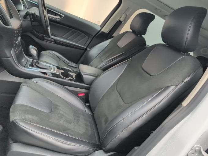 2025 Ford Edge