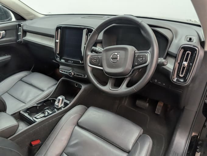 2025 Volvo Xc40