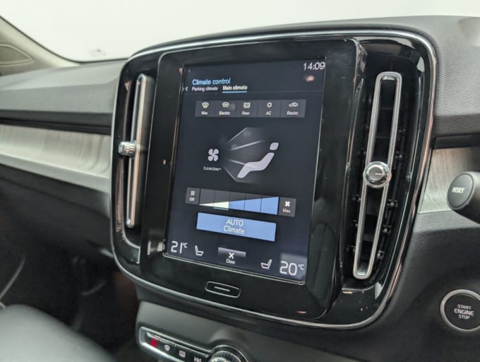 2025 Volvo Xc40