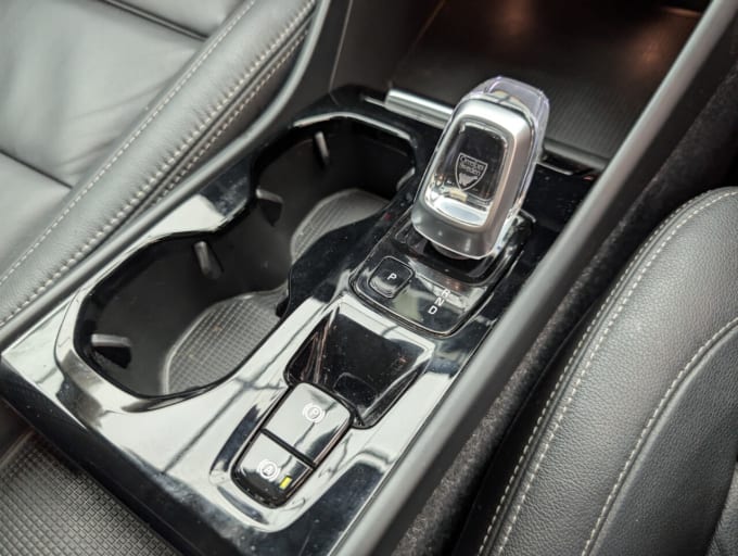 2025 Volvo Xc40