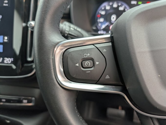 2025 Volvo Xc40