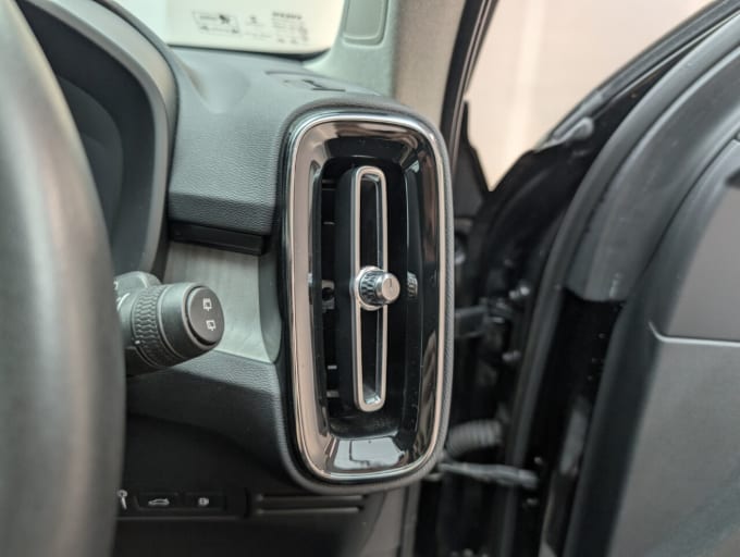 2025 Volvo Xc40
