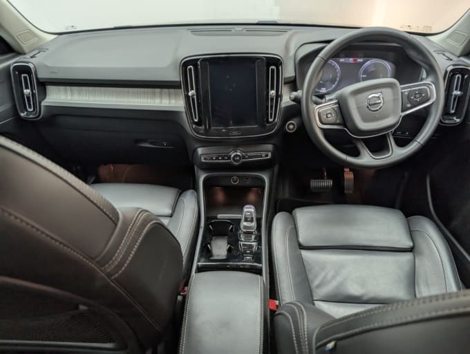 2025 Volvo Xc40