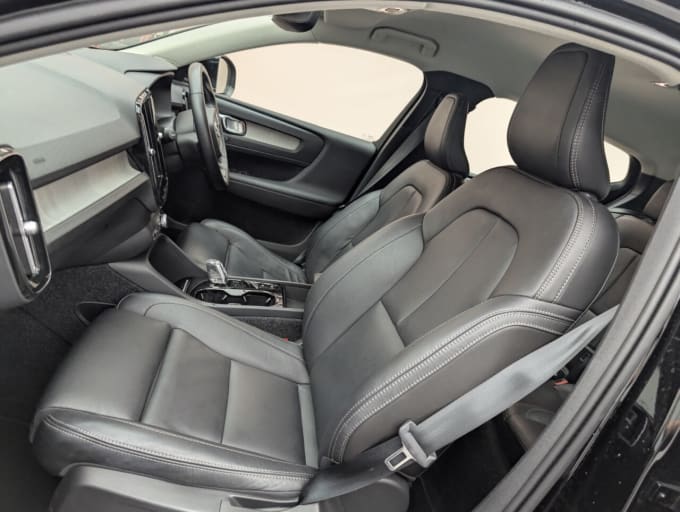 2025 Volvo Xc40