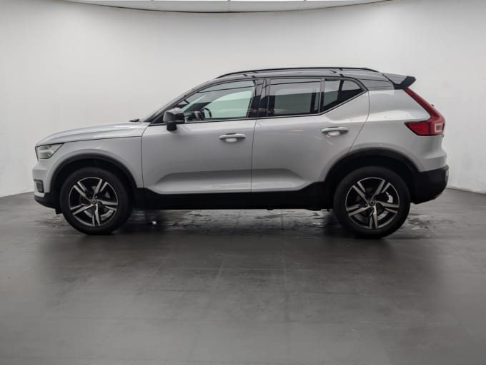 2025 Volvo Xc40