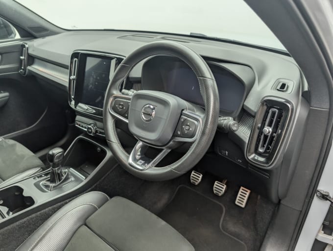 2025 Volvo Xc40