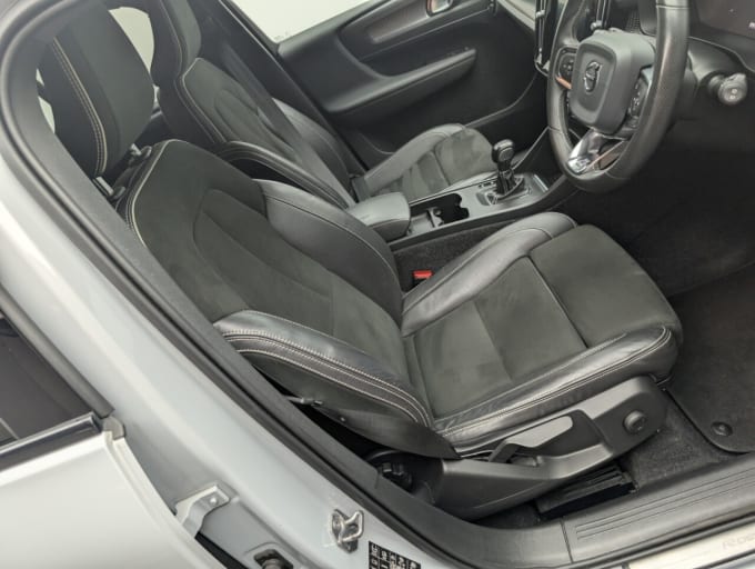 2025 Volvo Xc40