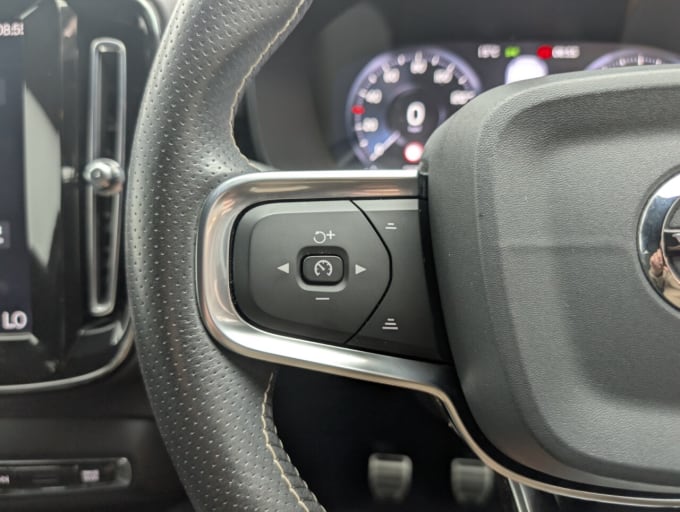 2025 Volvo Xc40