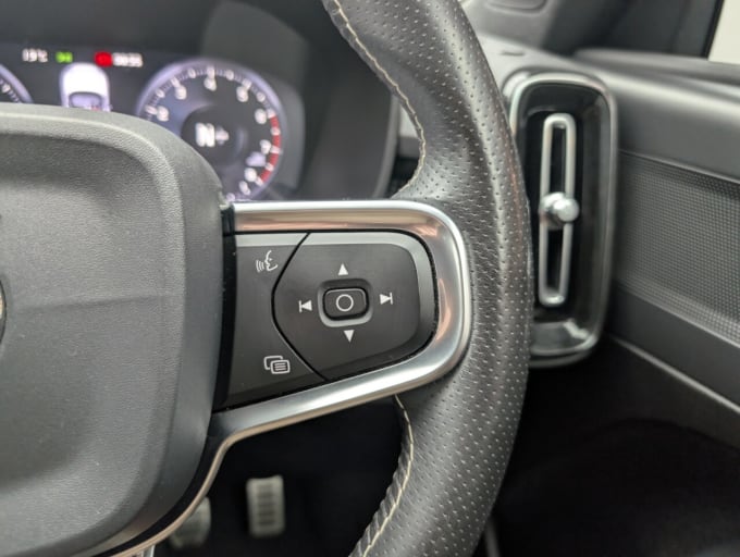 2025 Volvo Xc40