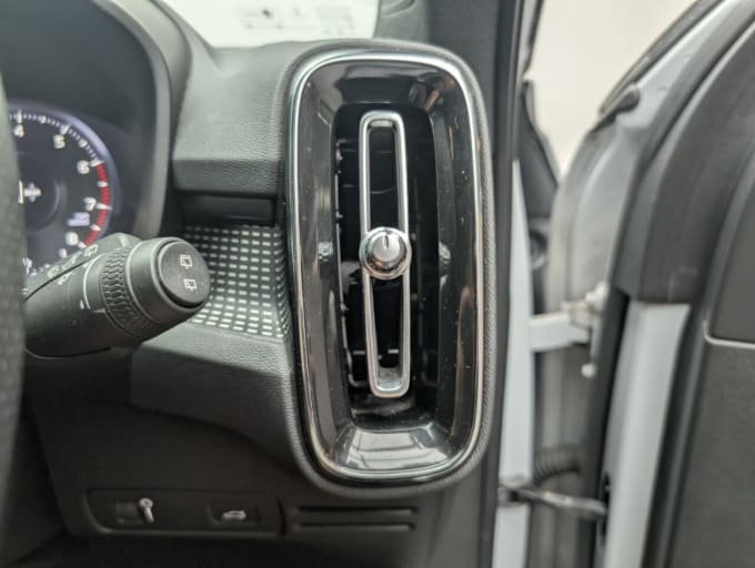 2025 Volvo Xc40