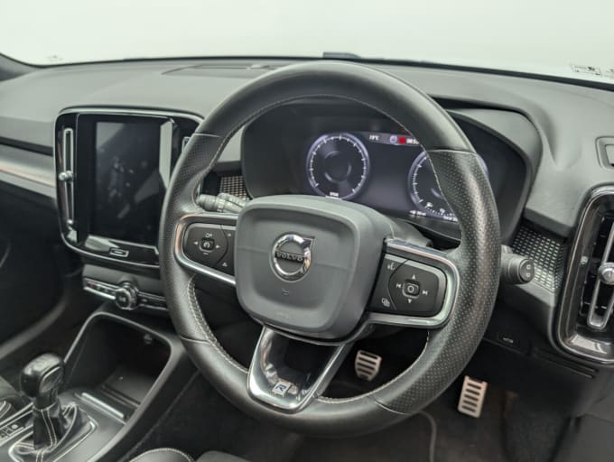 2025 Volvo Xc40