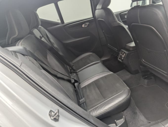 2025 Volvo Xc40