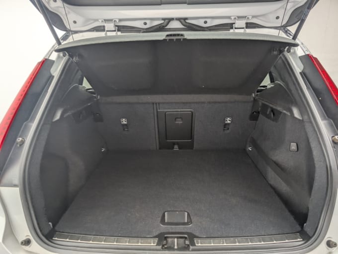 2025 Volvo Xc40