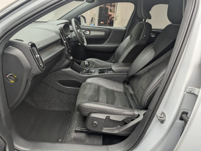 2025 Volvo Xc40