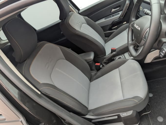 2025 Dacia Duster