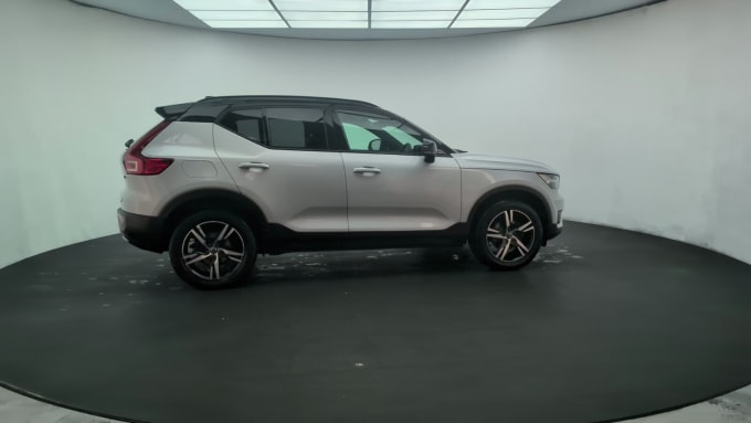 2025 Volvo Xc40