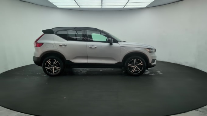 2025 Volvo Xc40