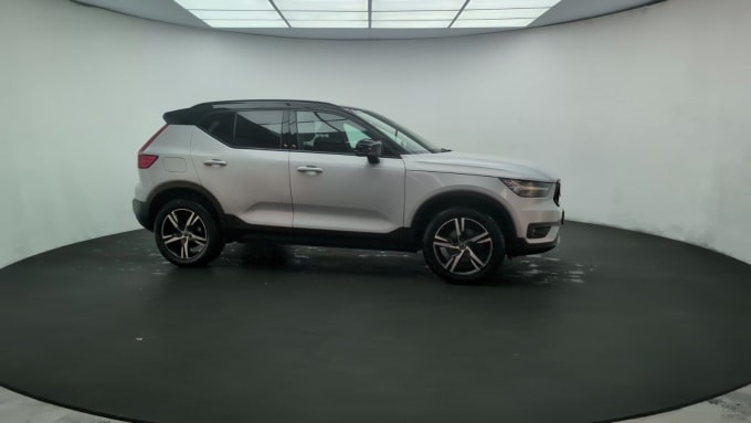 2025 Volvo Xc40