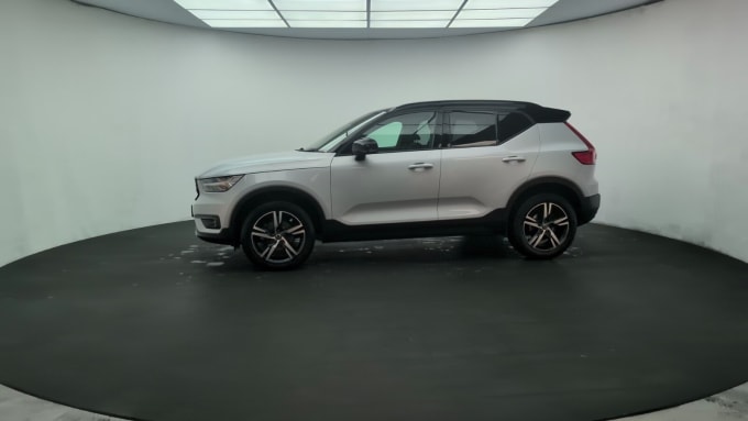 2025 Volvo Xc40