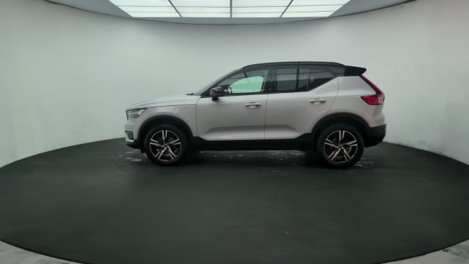2025 Volvo Xc40