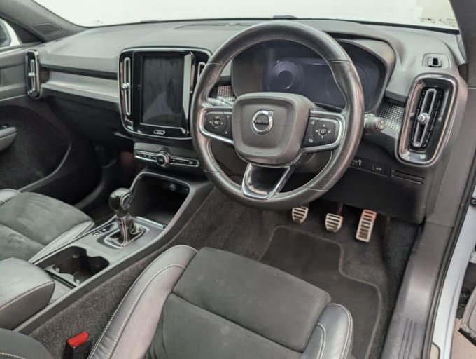 2025 Volvo Xc40
