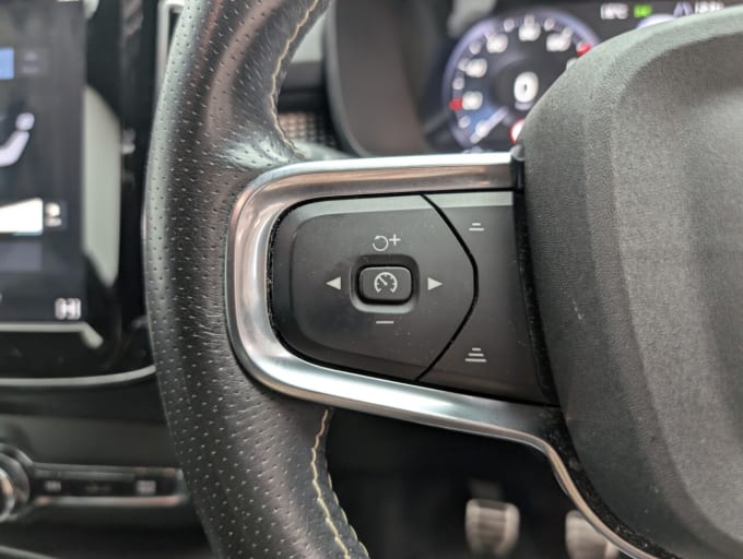 2025 Volvo Xc40