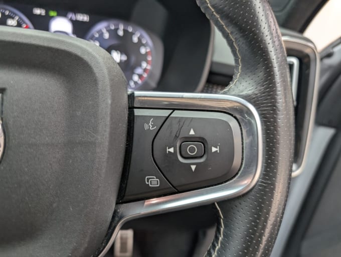 2025 Volvo Xc40