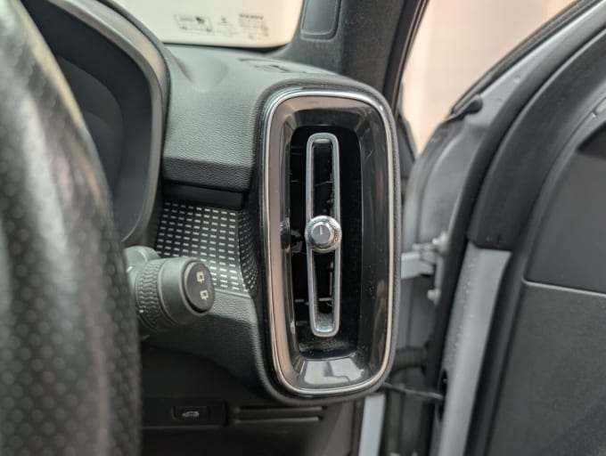 2025 Volvo Xc40