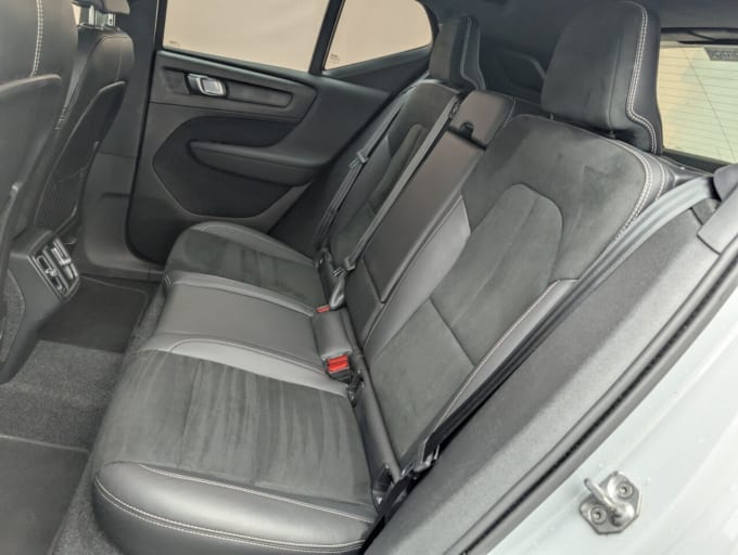 2025 Volvo Xc40