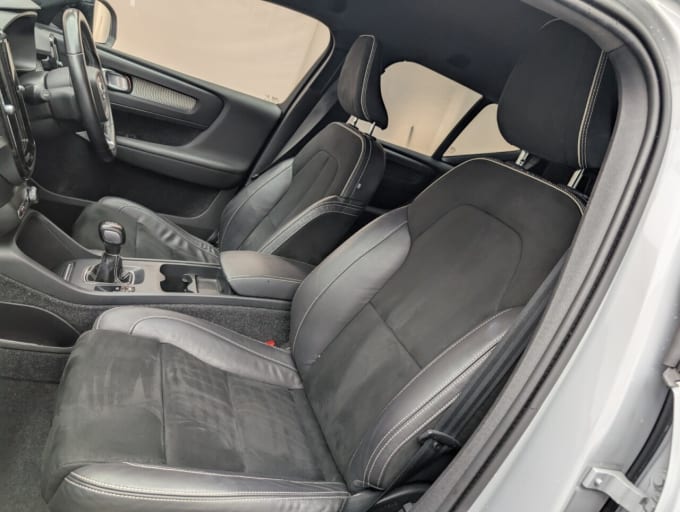 2025 Volvo Xc40