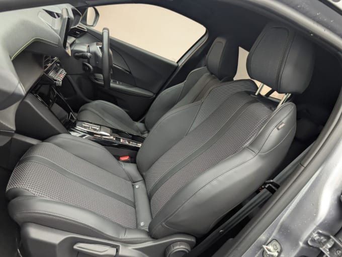 2025 Peugeot E-2008