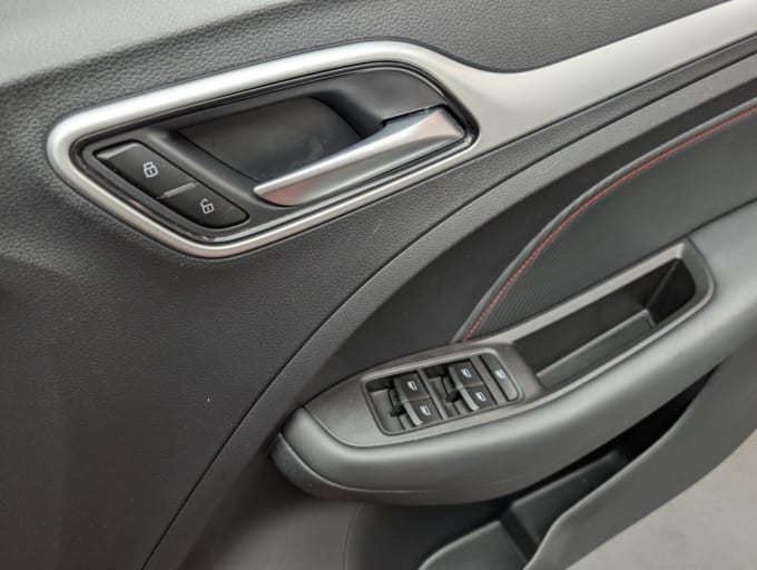 2025 Mg Mg Zs