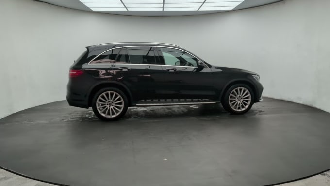 2025 Mercedes-benz Glc